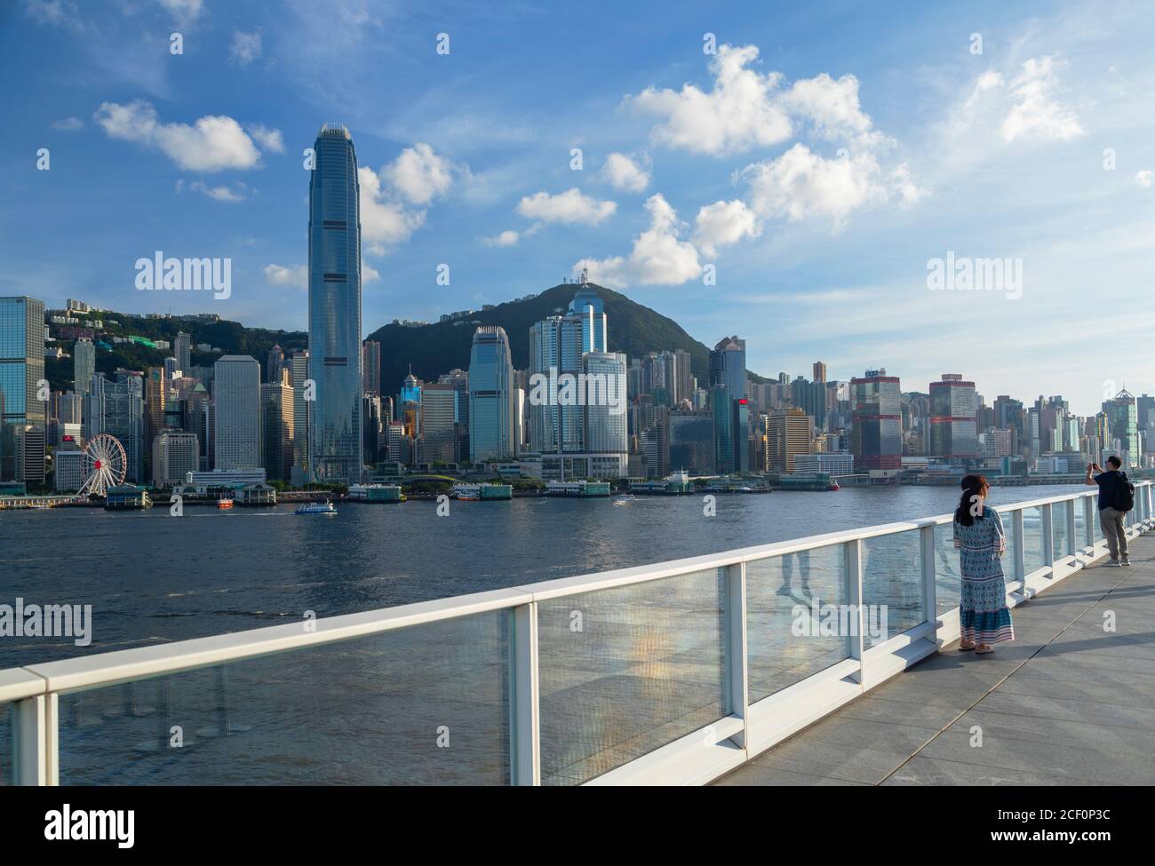 Vue sur l'île de Hong Kong depuis Harbour City, Hong Kong Banque D'Images