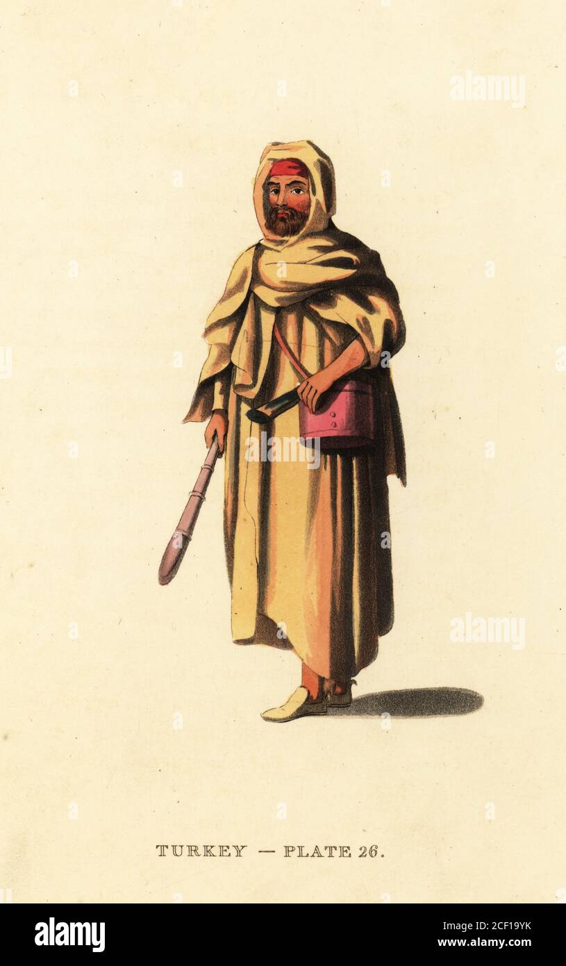 Costume d'un homme arabe bédouin. Il porte un manteau à capuche, porte un  cudgel et est basé sur un bédouin à la recherche du pillage à Alexandrie.  Gravure sur plaque de coperplate