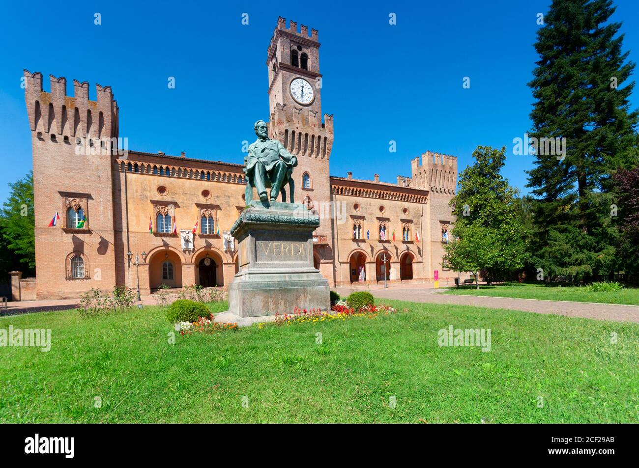 Italie, Lombardie, Busseto, Giuseppe Verdi Monument par Luigi Secchi date 1913 contexte Rocca Pallavicino Banque D'Images