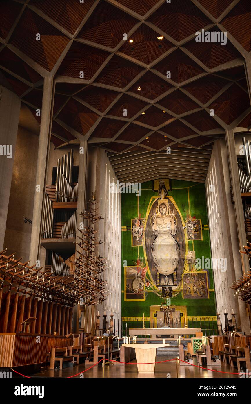 Royaume-Uni, Angleterre, Coventry, Cathédrale, Nave, tapisserie de Graham Sutherland « Christ in Glory in the Tetramorph » Banque D'Images
