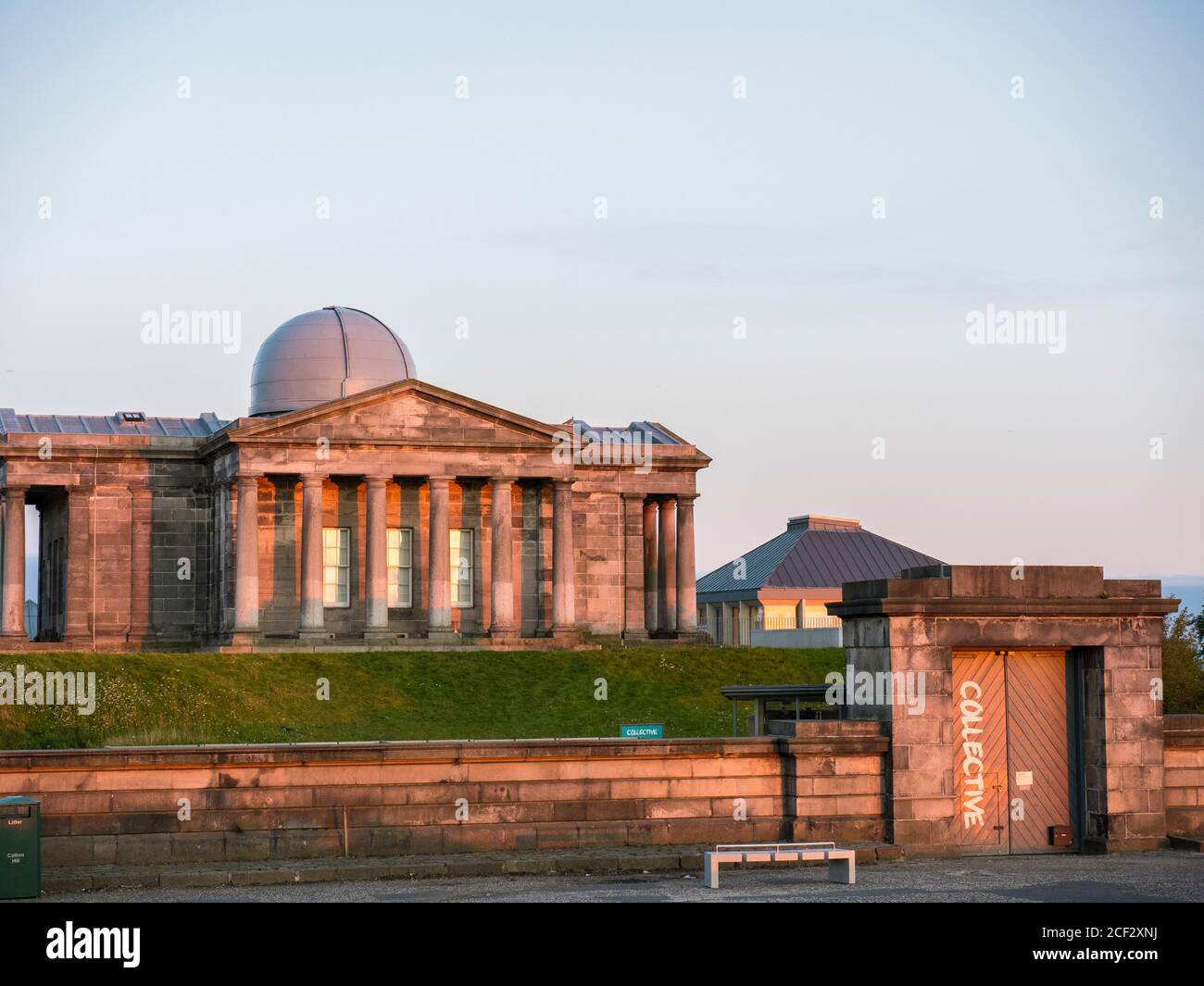 Sunrise, The collective, Art Space, Old Observatory Building, Calton Hill, Édimbourg, Écosse, Royaume-Uni, GB. Banque D'Images