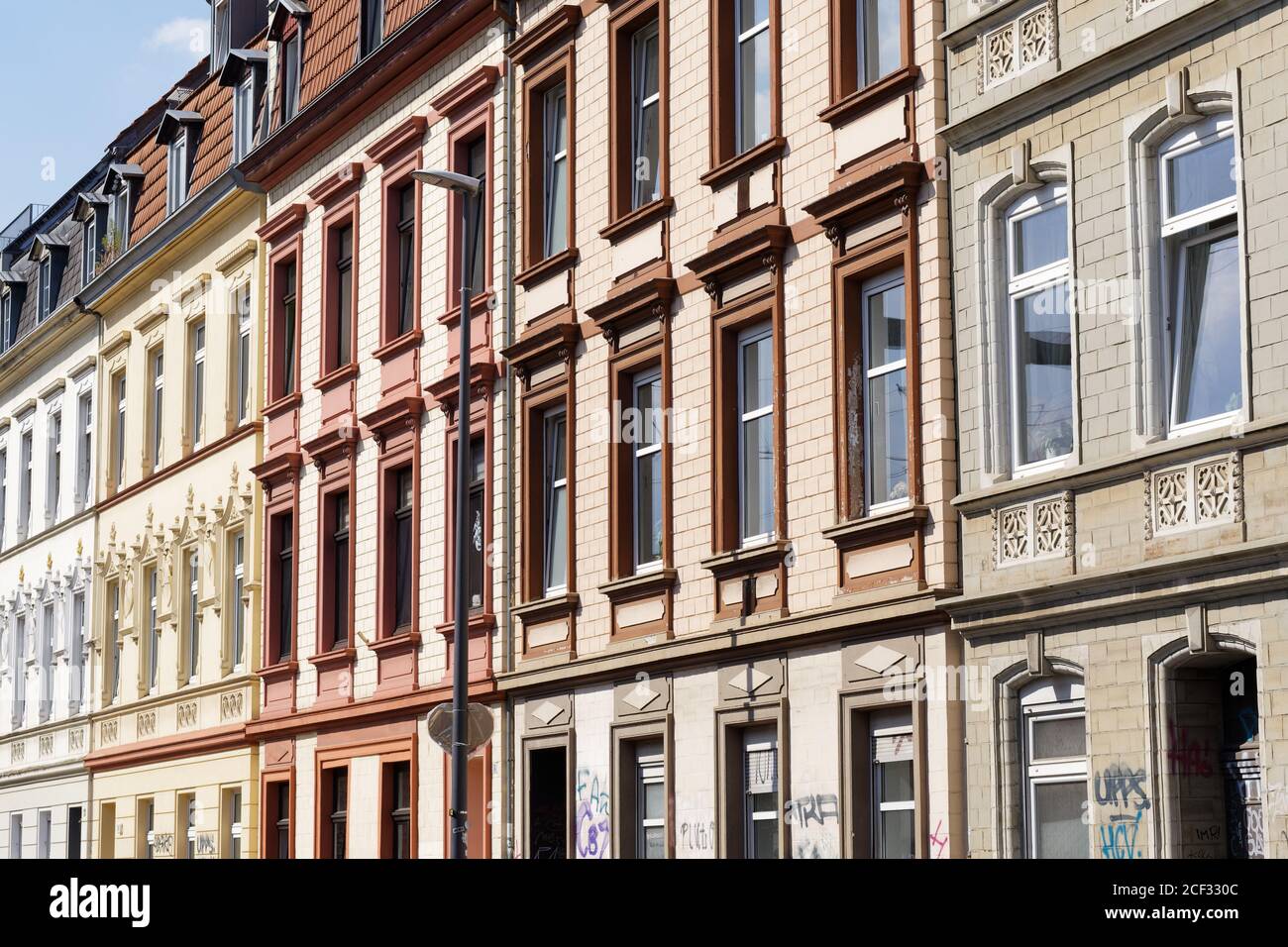 façades colorées de maisons de la fin du xixe siècle dans cologne ehrenfeld Banque D'Images