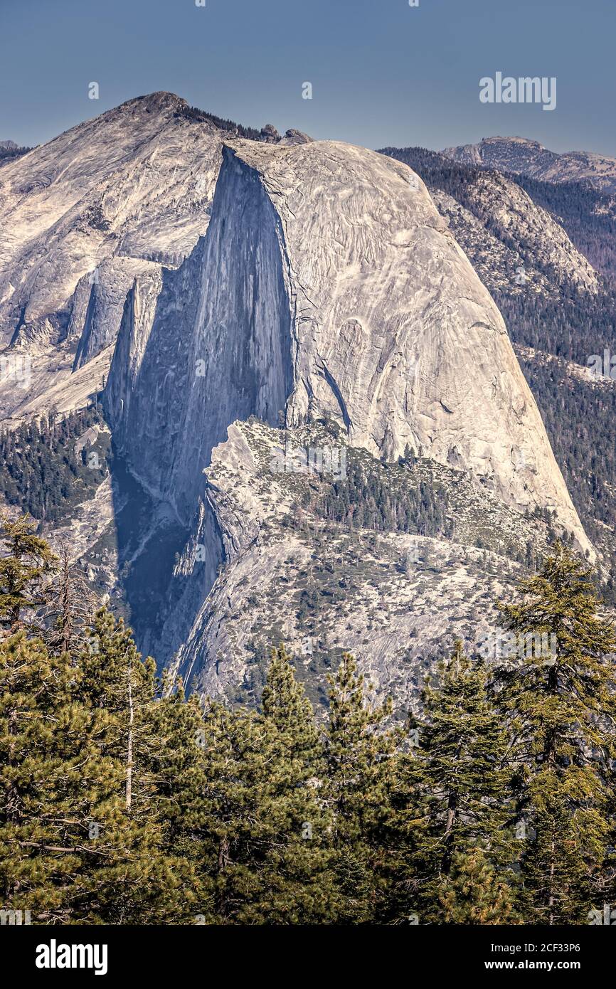 Half Dome, vue de Glacier point, parc national de Yosemite, Californie, États-Unis Banque D'Images