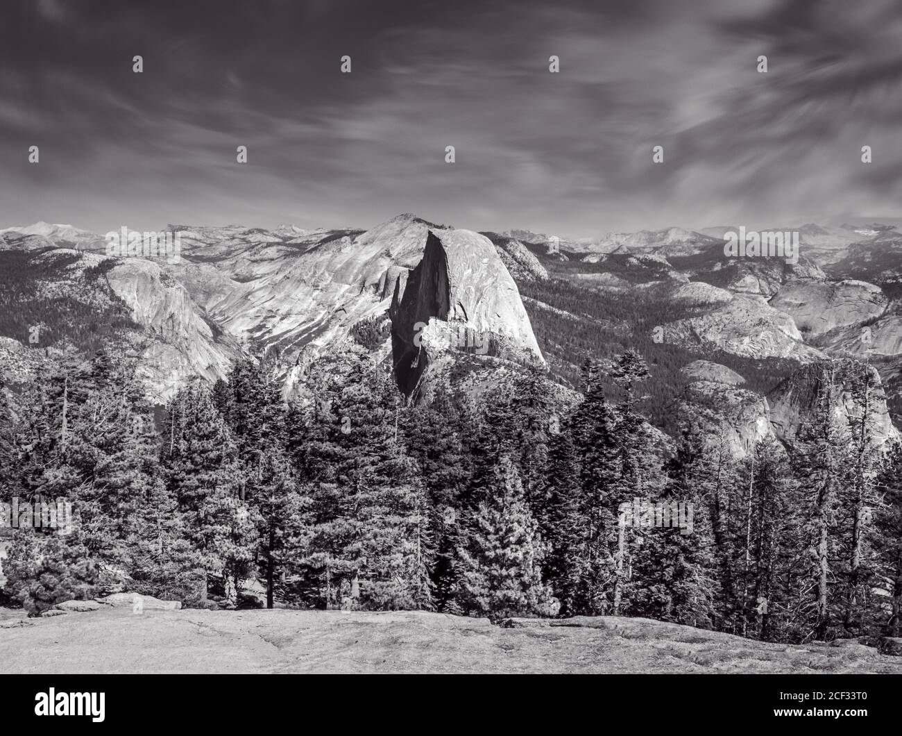 Half Dome, vue de Glacier point, parc national de Yosemite, Californie, États-Unis Banque D'Images