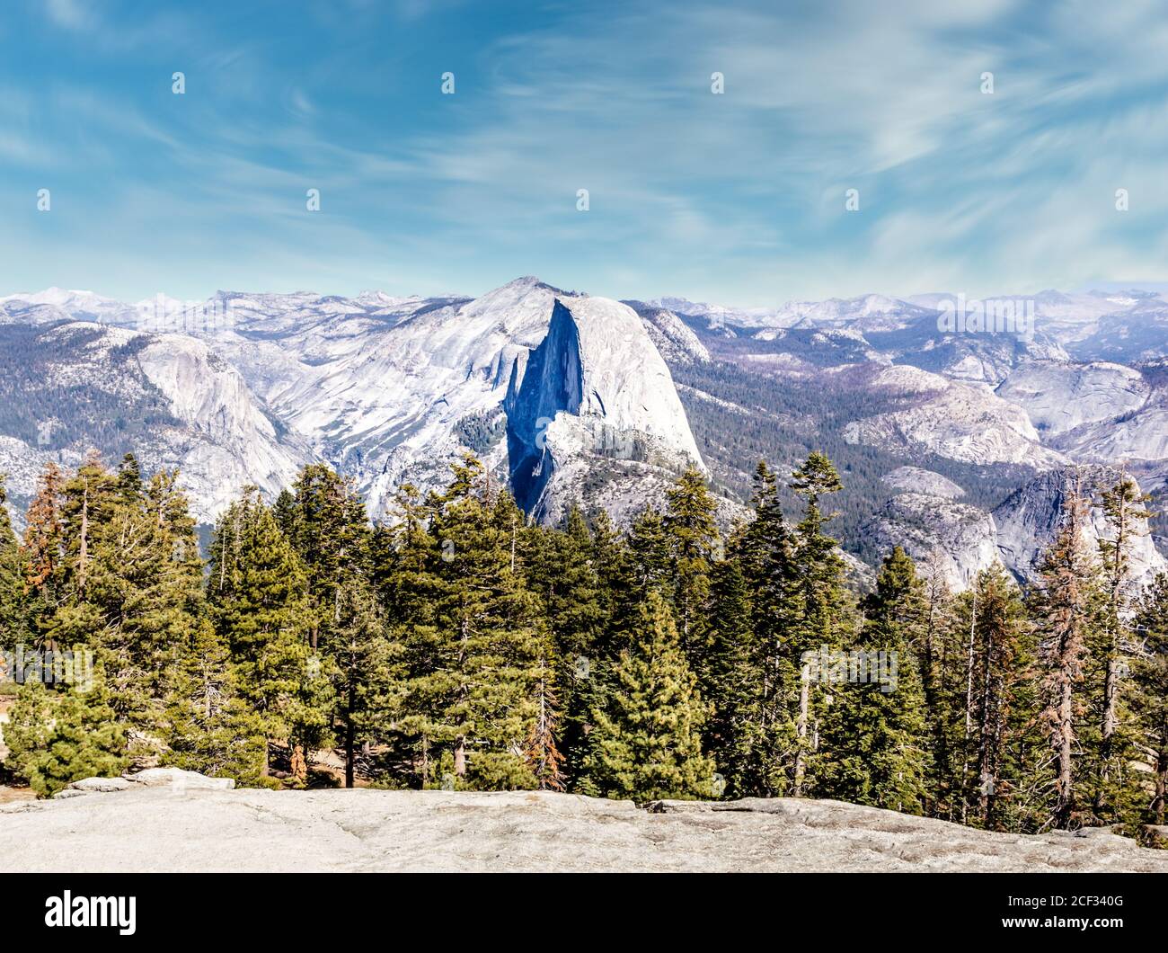 Half Dome, vue de Glacier point, parc national de Yosemite, Californie, États-Unis Banque D'Images