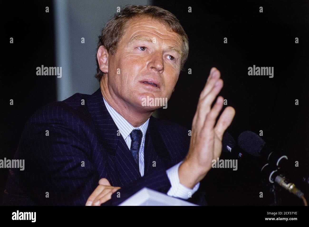 Le député de paddy Ashdown discute avec Lord Roy Jenkins lors de la conférence des libéraux démocrates à Bournemouth. 09 septembre 1991. Photo: Neil Turner Banque D'Images