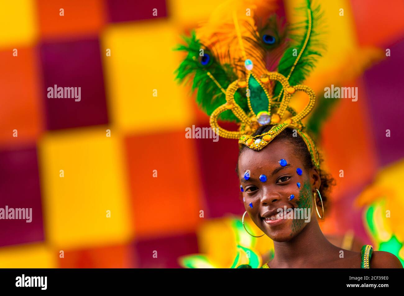 Une danseuse afro-colombienne participe au festival San Pacho à Quibdó, en Colombie. Banque D'Images