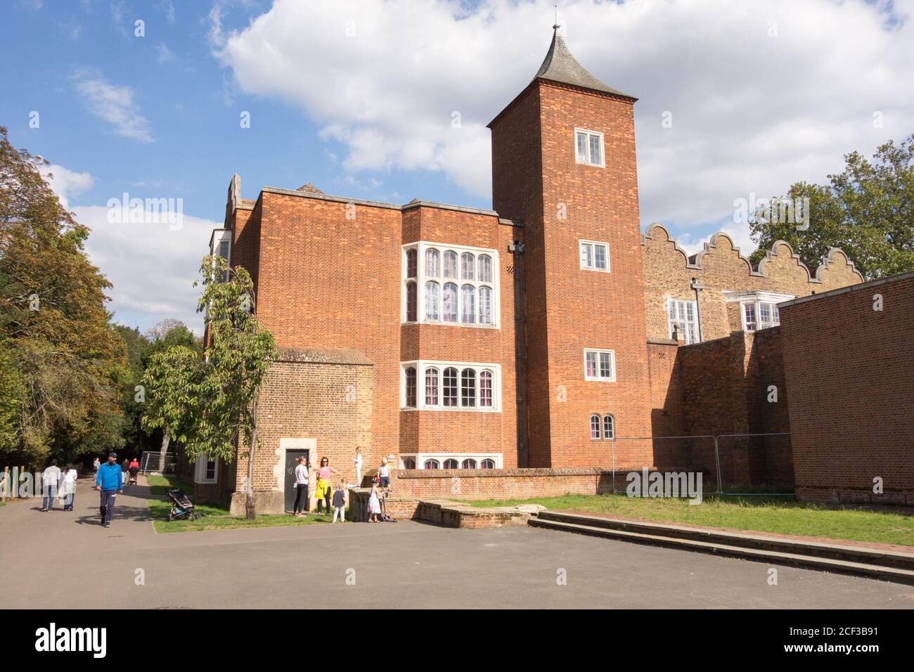 Les vestiges de la Holland House de Sir Walter Cope, une ancienne maison de campagne de Jacobean à Kensington, Londres, Royaume-Uni Banque D'Images