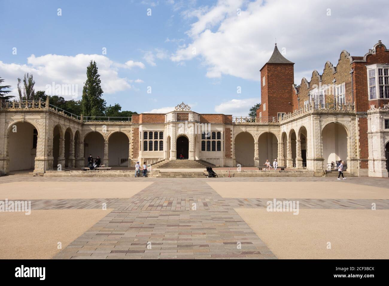 Les vestiges de la Holland House de Sir Walter Cope, une ancienne maison de campagne de Jacobean à Kensington, Londres, Royaume-Uni Banque D'Images