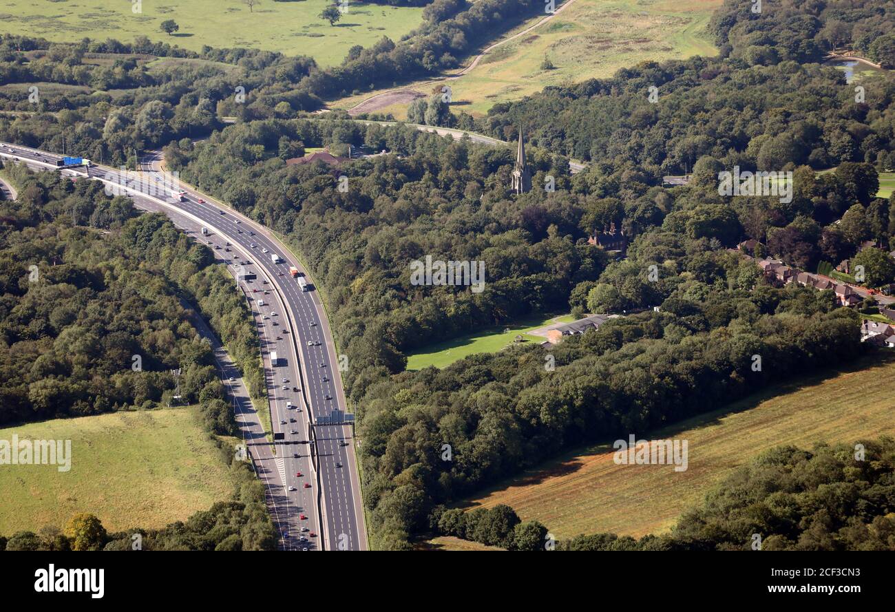 Vue aérienne de l'église St Marc, une église anglicane de Worsley, Manchester Banque D'Images
