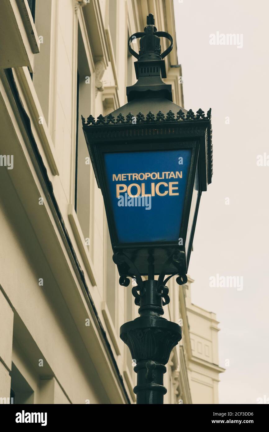 « lampe bleue » traditionnelle, feu de rue Metropolitan police Station, Charing Cross Station Agar House, Londres, Angleterre, Royaume-Uni Banque D'Images