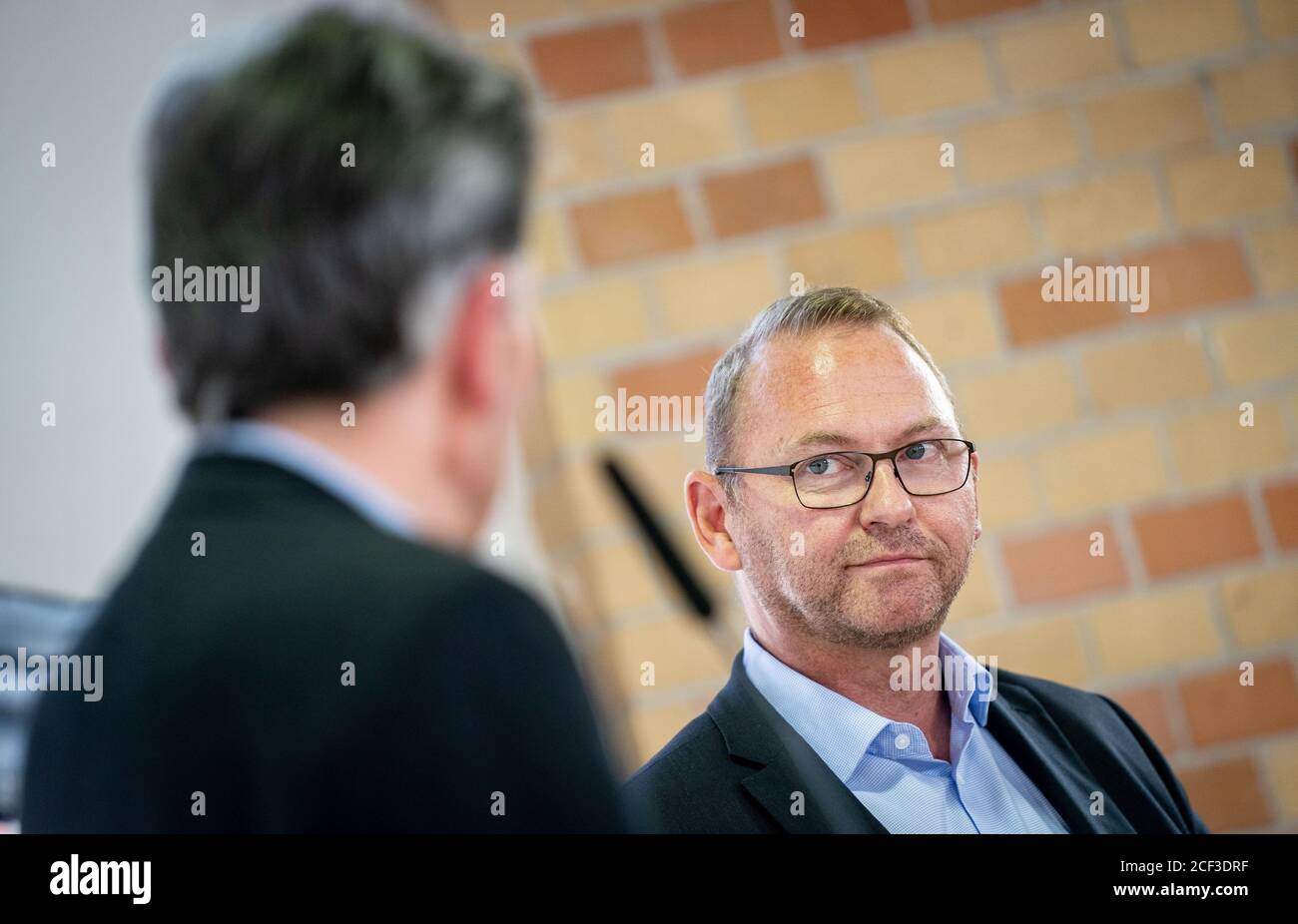 Berlin, Allemagne. 03ème septembre 2020. Rolf Mützenich, Président du groupe parlementaire SPD au Bundestag, et Frank Werneke (r), Président de Verdi, font une déclaration à la presse en marge de la session fermée du groupe parlementaire SPD au Bundestag. Credit: Kay Nietfeld/dpa/Alay Live News Banque D'Images