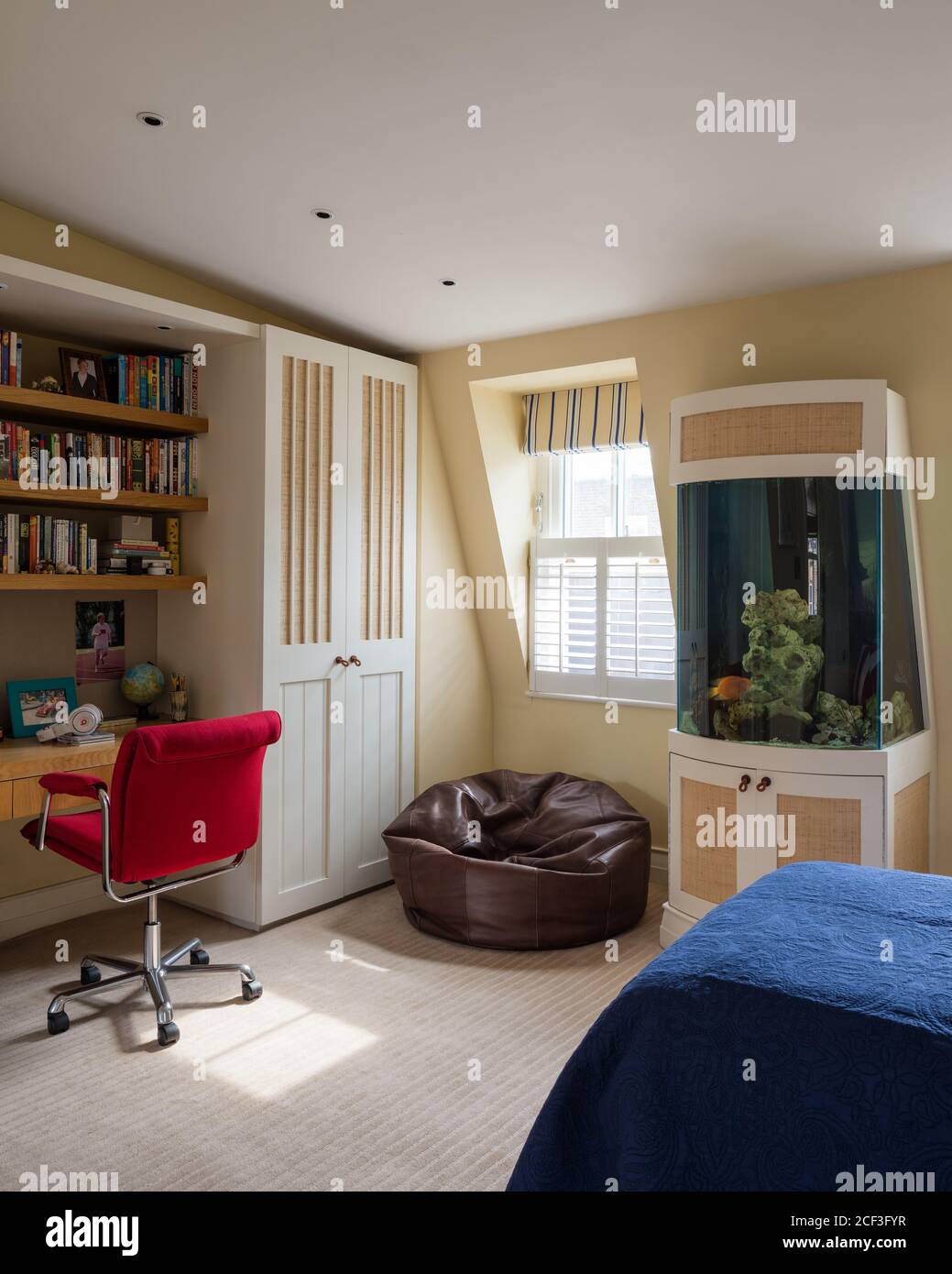 Par 24 pays de l'aquarium dans une chambre de style Banque D'Images