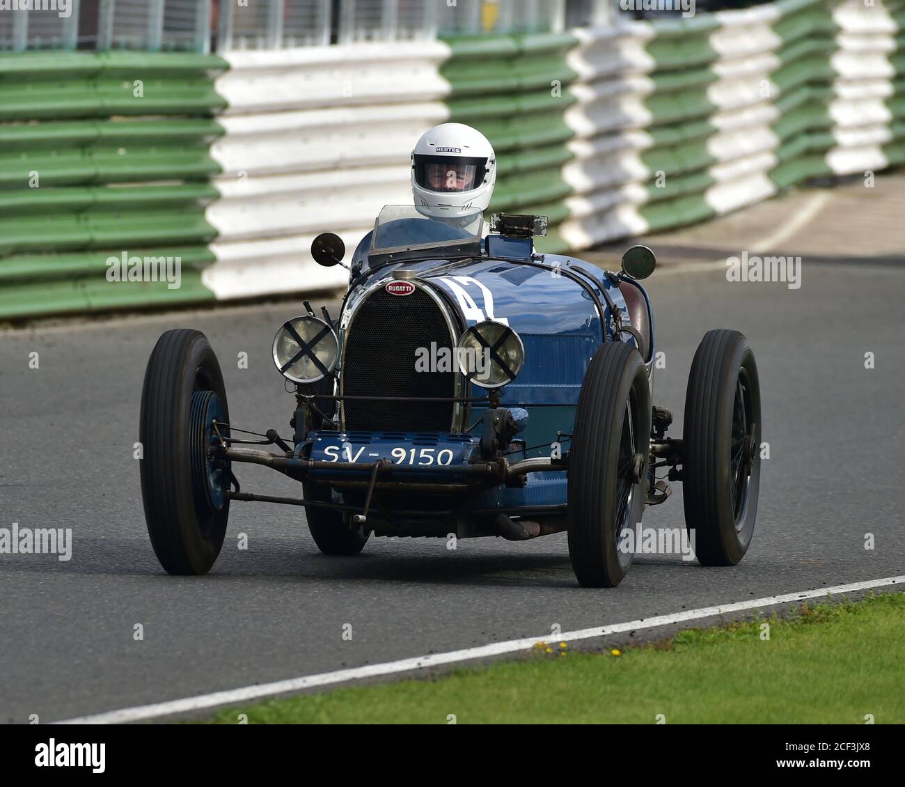 Bruce s'arrête, Bugatti T35-44, John Holland Trophy pour les voitures anciennes et de course pré-61, VSCC Formula Vintage, Mallory Park, Leicestershire, Angleterre, 23e Banque D'Images
