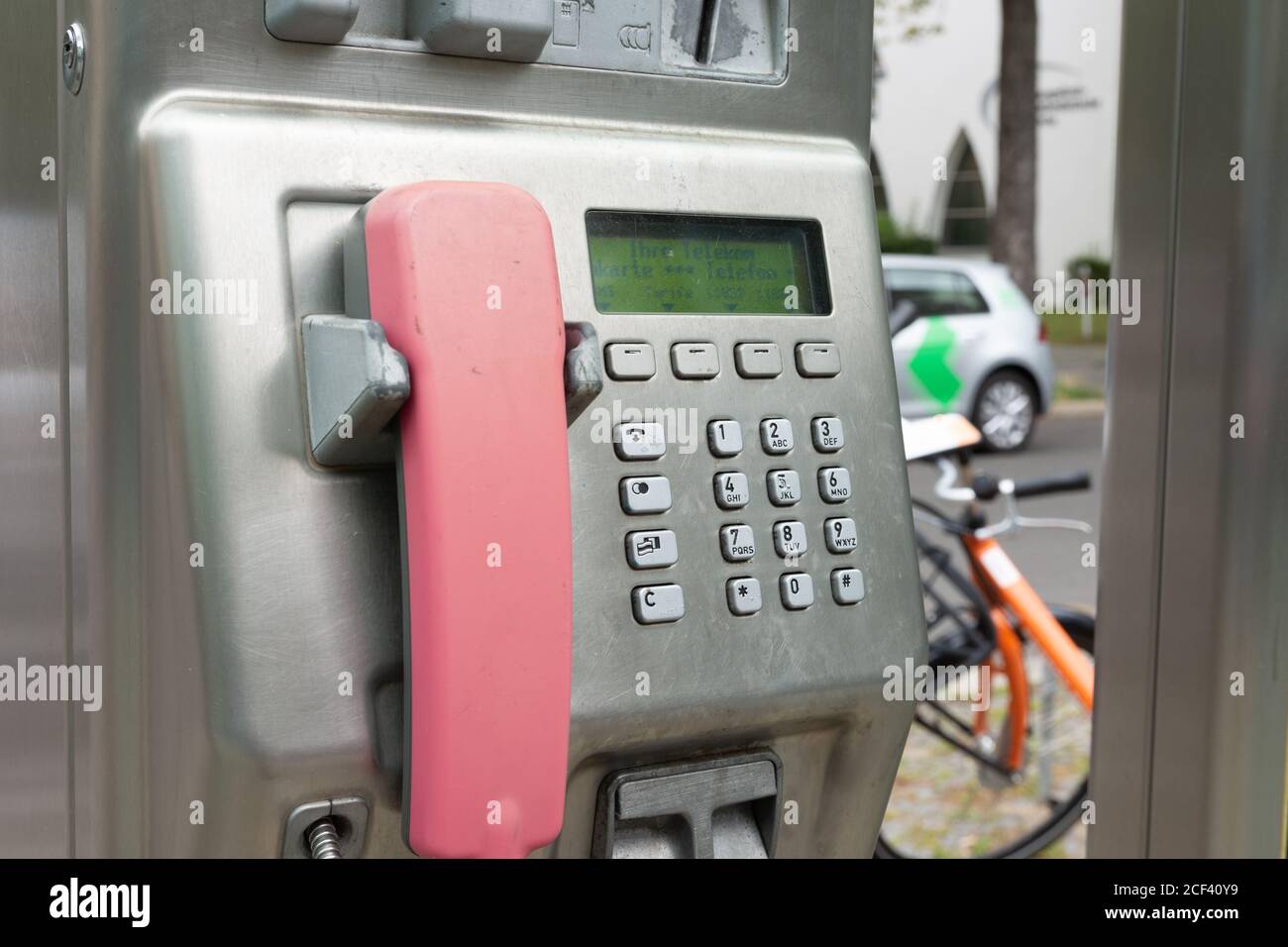 Téléphone public pour Deutsche Telekom Banque D'Images