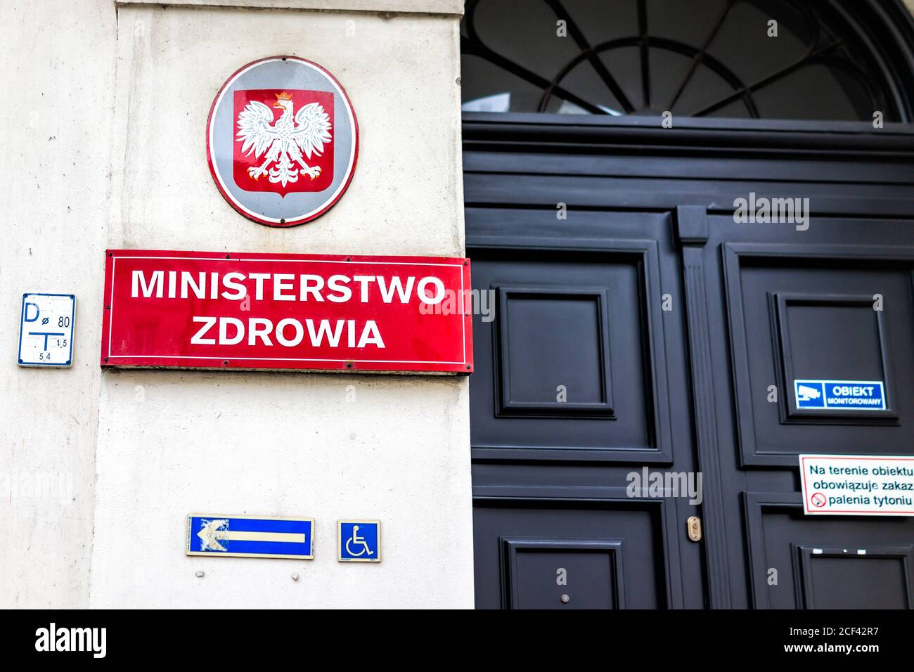 Varsovie, Pologne - 26 décembre 2019: Vieille ville de Varsovie avec panneau d'entrée fermé avec texte pour le ministère de la Santé ministerstwo zdrowia Banque D'Images