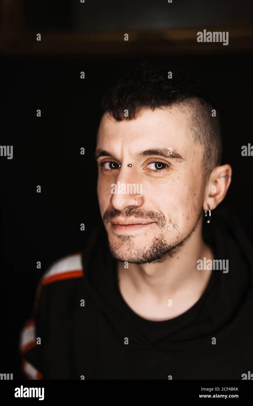 Face Piercing Banque D Image Et Photos Page 5 Alamy