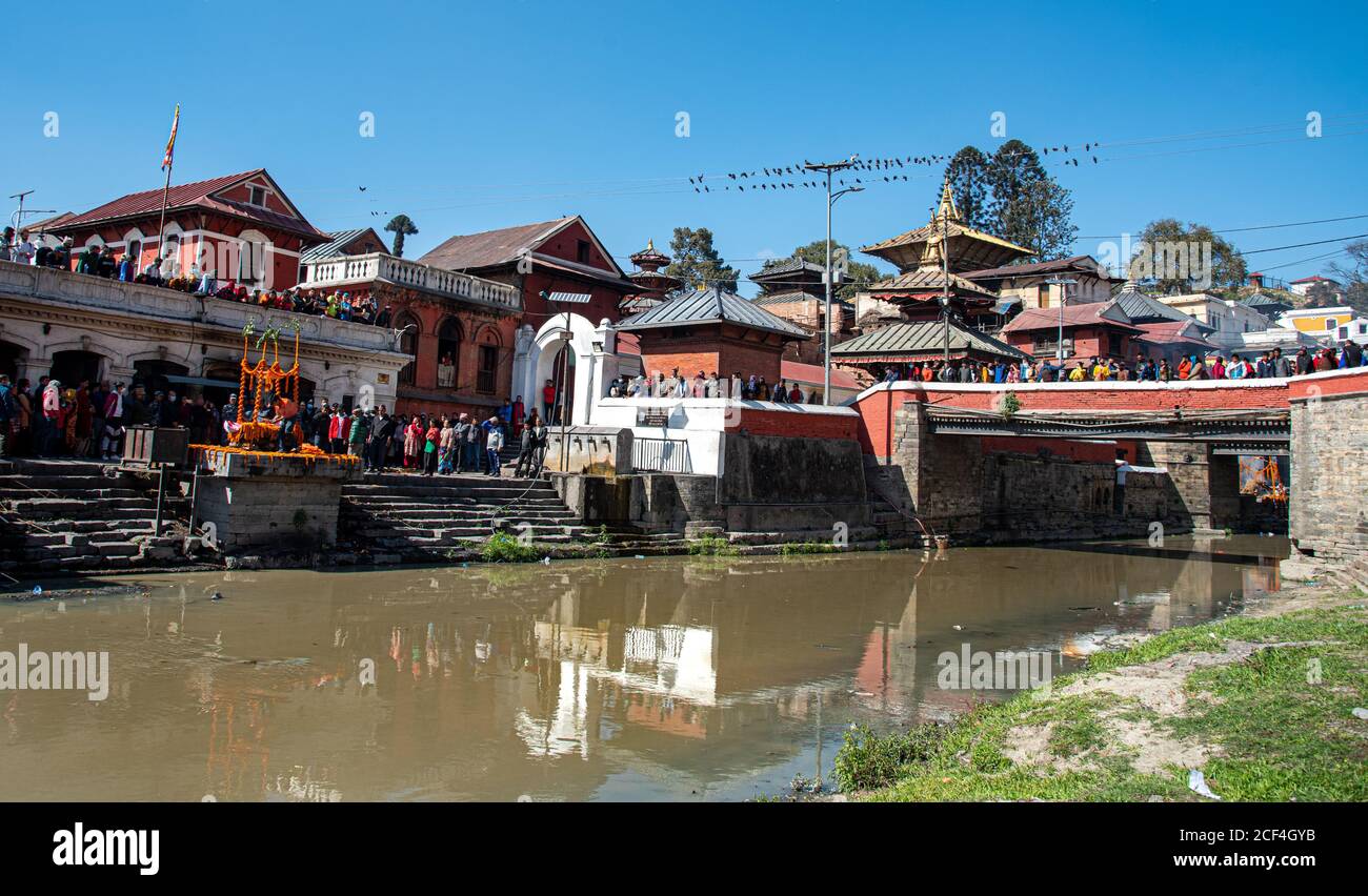 Cérémonie de crémation au temple hindou du complexe de pashupatinath. Népal, Asie Banque D'Images