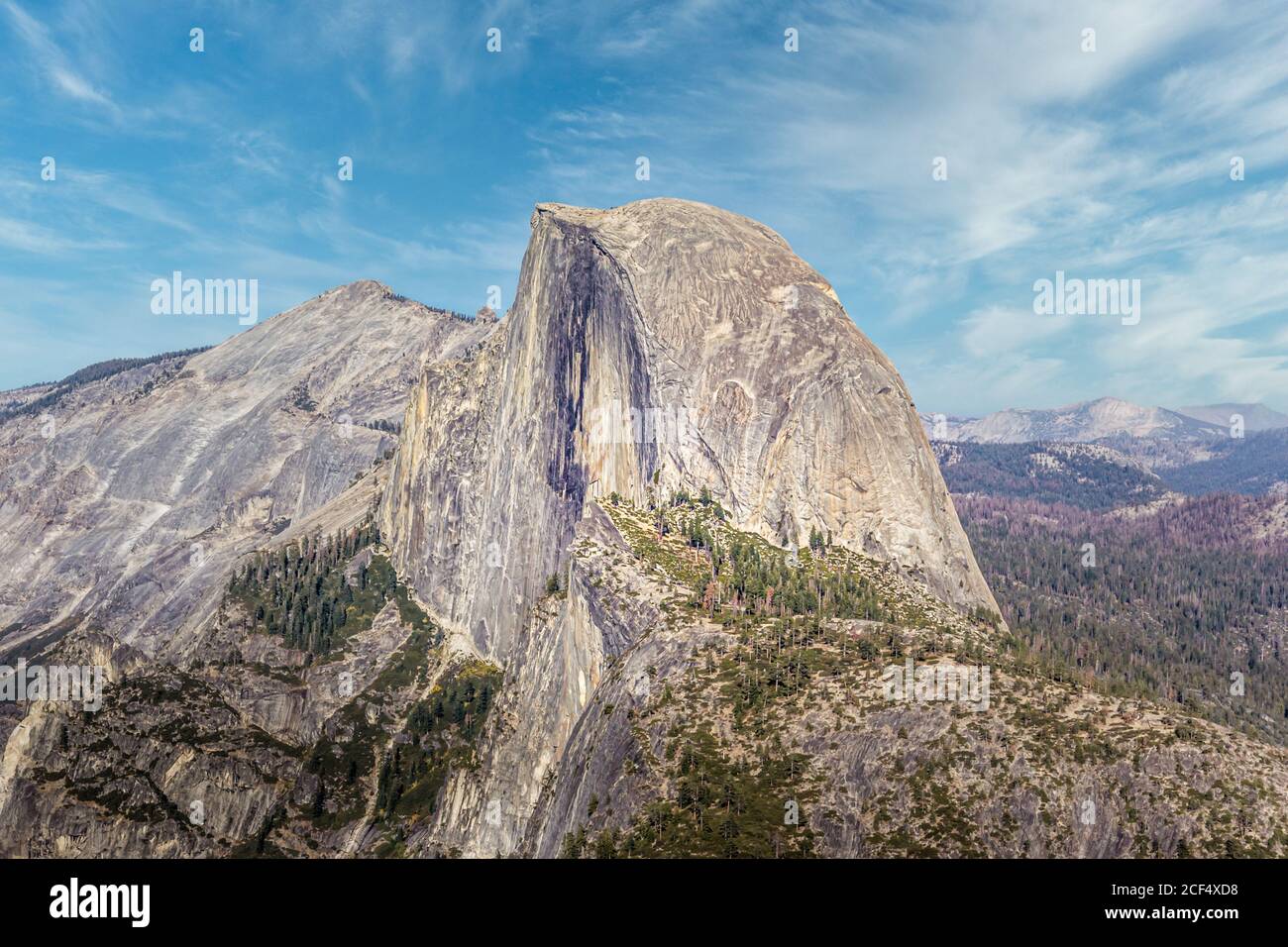 Vue depuis le Sentinel Dome jusqu'au Half Dome, parc national de Yellowstone, Californie Banque D'Images