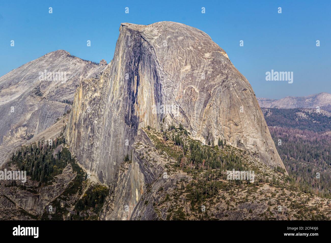 Vue depuis le Sentinel Dome jusqu'au Half Dome, parc national de Yellowstone, Californie Banque D'Images