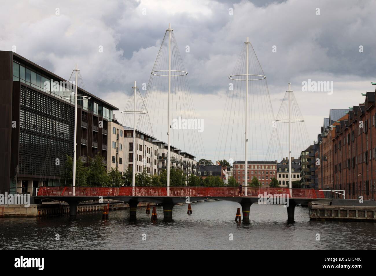 Le pont du cercle de Copenhague qui traverse le canal de Christianshavn Banque D'Images