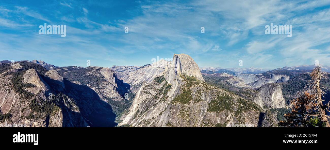 Vue panoramique depuis le dôme Sentinel jusqu'au demi-dôme, parc national de Yellowstone, Californie Banque D'Images