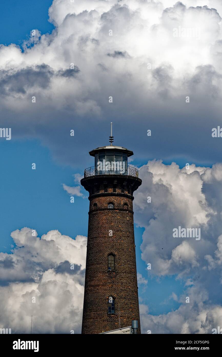 le phare d'helios à ehrenfeld contre un ciel avec cumulus nuages Banque D'Images