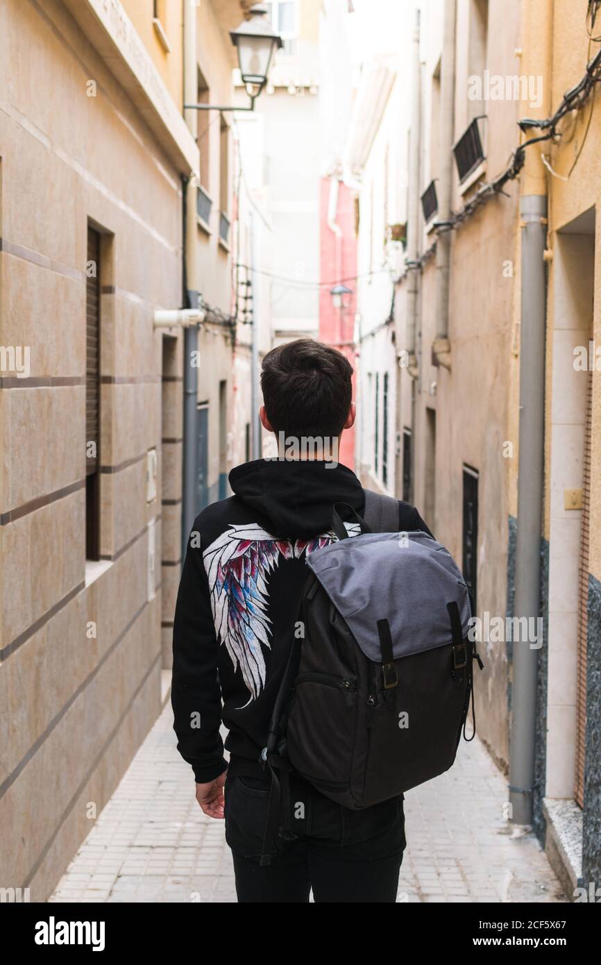 Étudiant dans la rue de la ville Banque D'Images