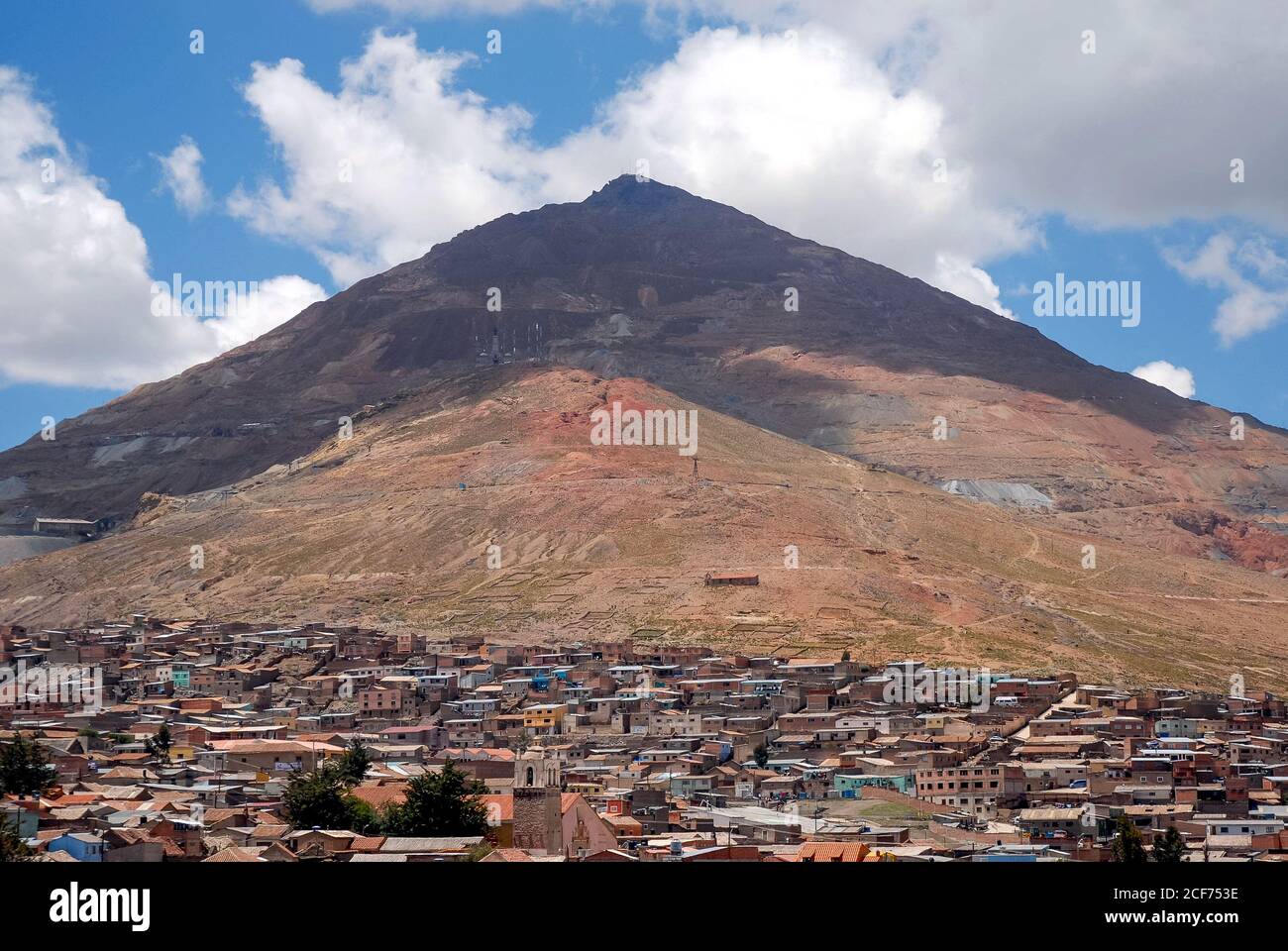 La Ciudad de Potosi y su cerra une réserve de Plata desde la epoca de la colonia Española Banque D'Images