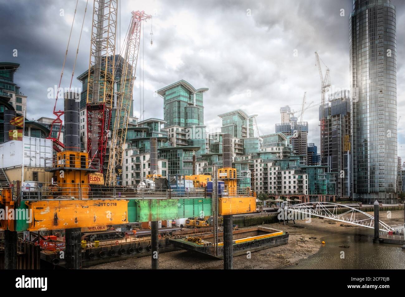 Nine Elms et Vauxhall Tower, River Thames, Londres, Royaume-Uni Banque D'Images