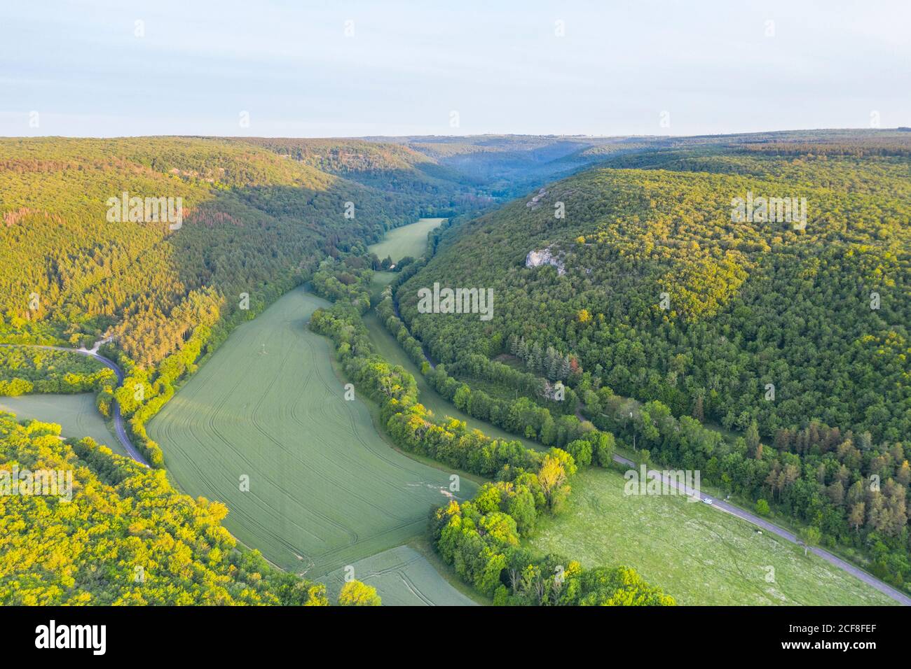 France, Côte d’Or, Réserve naturelle régionale de Val Suzon, Messigny et Vantoux, Foret Domaniale de Val Suzon (vue aérienne) // France, Côte d’Or (21), rés Banque D'Images France, Côte d’Or, Réserve naturelle régionale de Val Suzon, Messigny et Vantoux, Foret Domaniale de Val Suzon (vue aérienne) // France, Côte d’Or (21), rés Banque D'Images