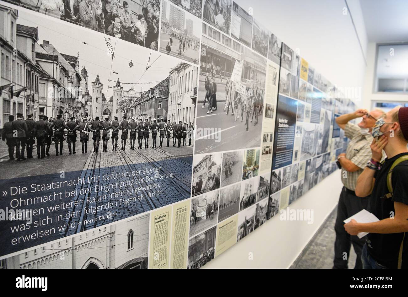 Potsdam, Allemagne. 04e septembre 2020. Après la conférence de presse sur l'exposition 'Ninety-Nine/Eighty-Nine. Photos de la dernière année de la RDA dans les photos de Potsdam. À partir de 05.09.2020, le musée présentera des photos prises en 1989 et 1990 dans le hall d'exposition. Des photographies et des documents de la manifestation, de l'ouverture du mur et de l'évolution de la vie sociale et politique à Potsdam sont exposés. Credit: Soeren Stache/dpa-Zentralbild/ZB/dpa/Alay Live News Banque D'Images