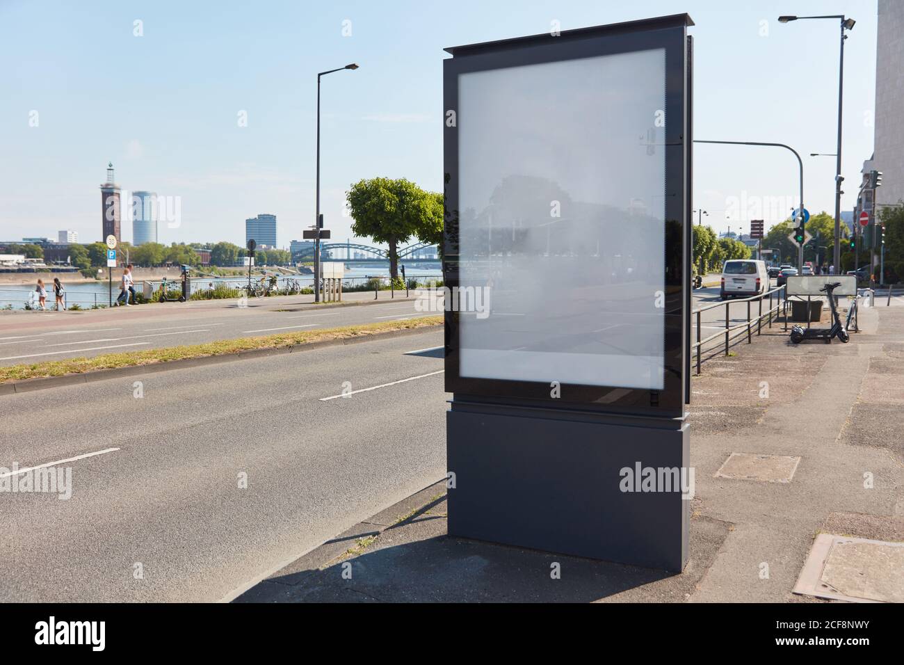 Mobilier urbain publicitaire Banque de photographies et d'images à haute  résolution - Alamy