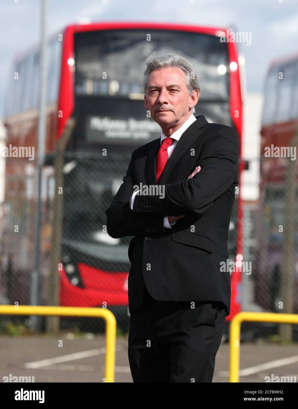 Richard Leonard, le dirigeant travailliste écossais, en dehors du constructeur d'autobus Alexander Dennis à Falkirk, en Écosse, où il a rencontré des représentants syndicaux. Banque D'Images