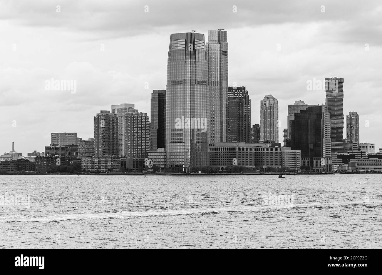 New York, États-Unis - 7 octobre 2019 : l'horizon de Jersey City photographié de l'Hudson River. Banque D'Images