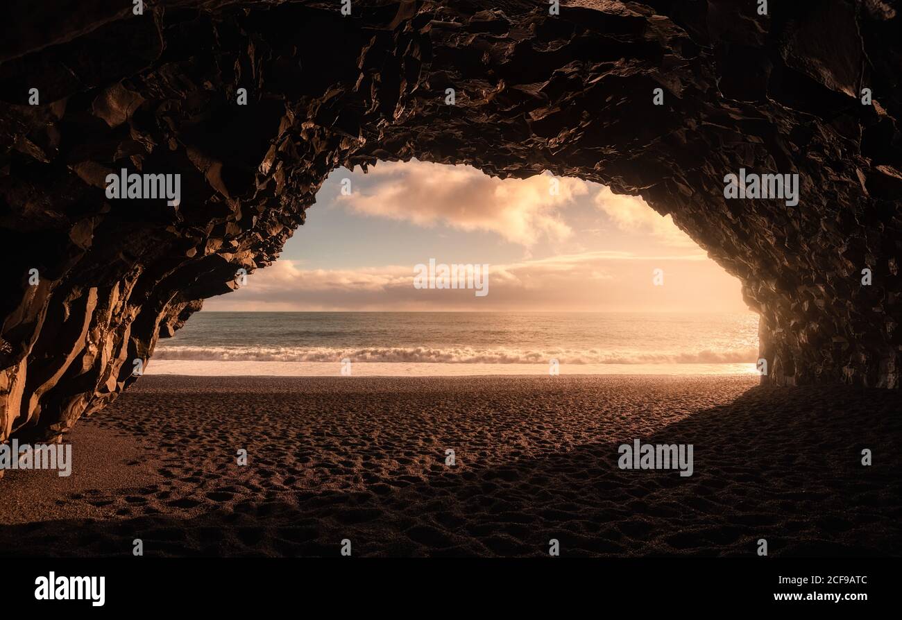 Paysage de la grotte de la mer à Reynisfjara Beach, Islande Banque D'Images
