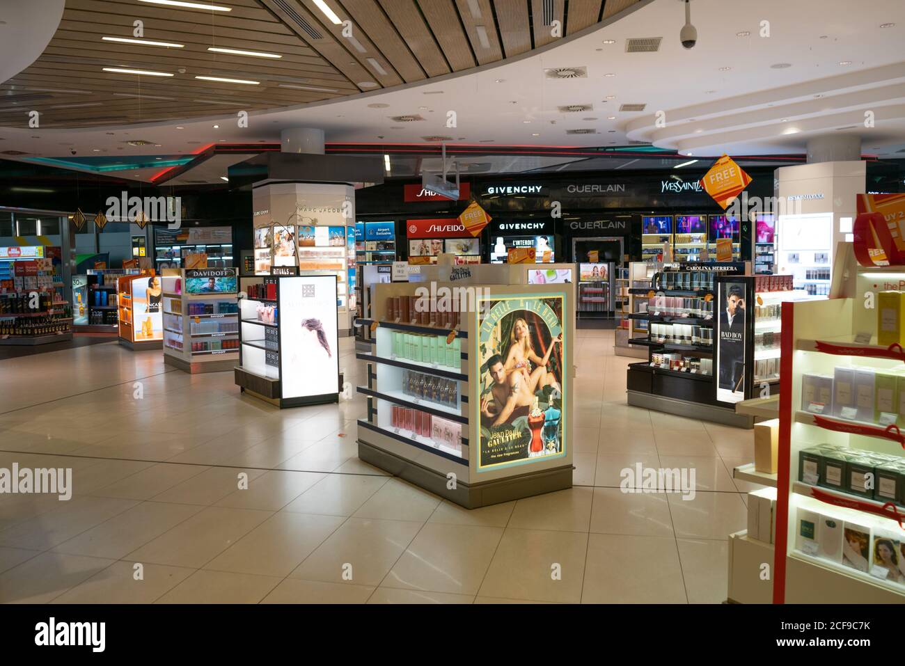 Duty free shop palma airport Banque de photographies et d'images à haute  résolution - Alamy