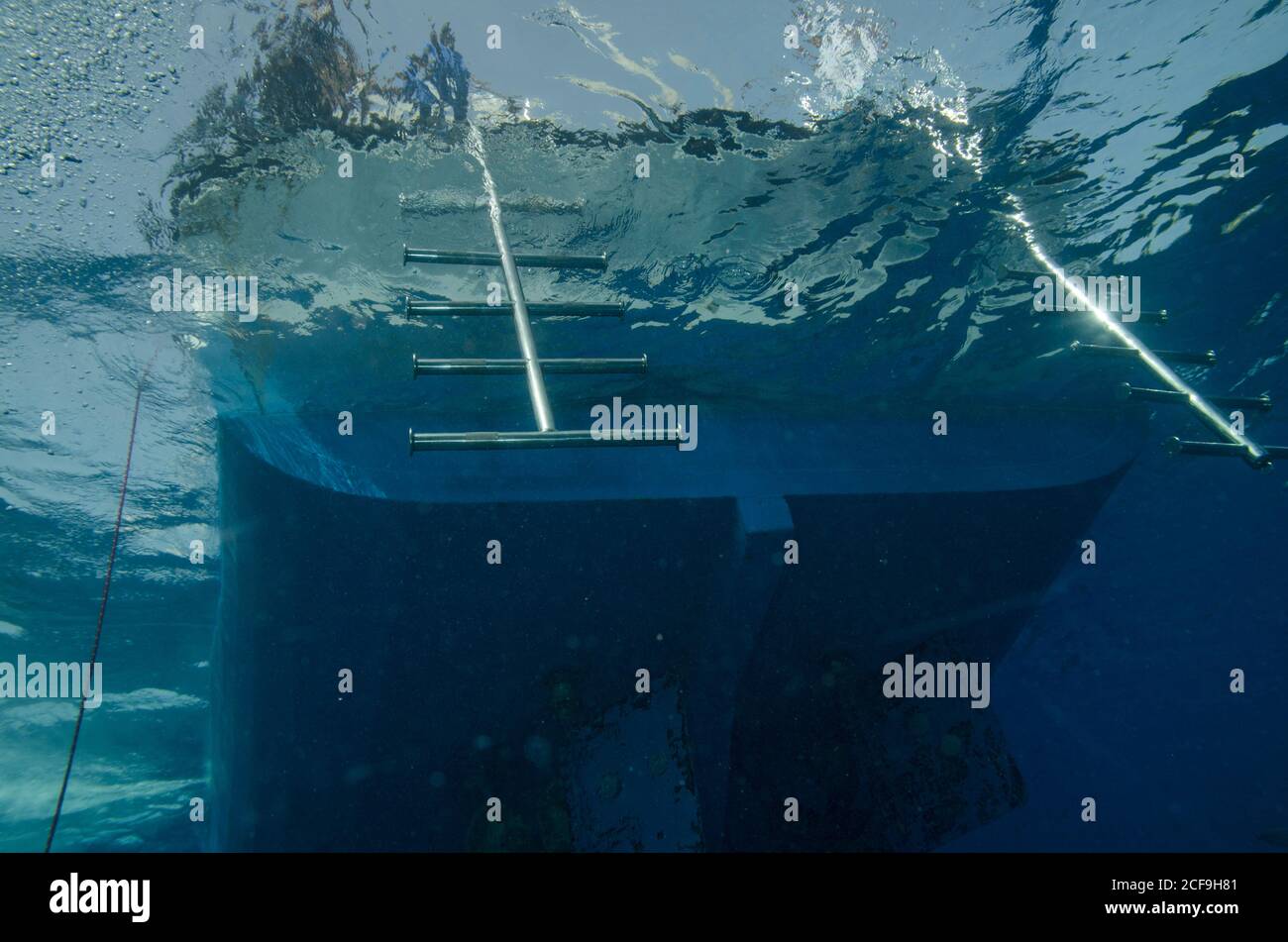 Des échelles pour faire de la plongée sous-marine Banque D'Images