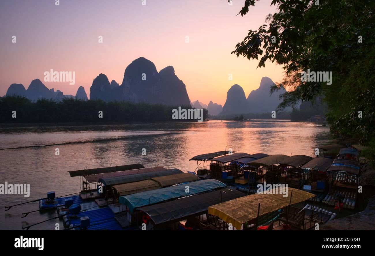 Photo des montagnes Karst à Yangshuo en Chine Banque D'Images