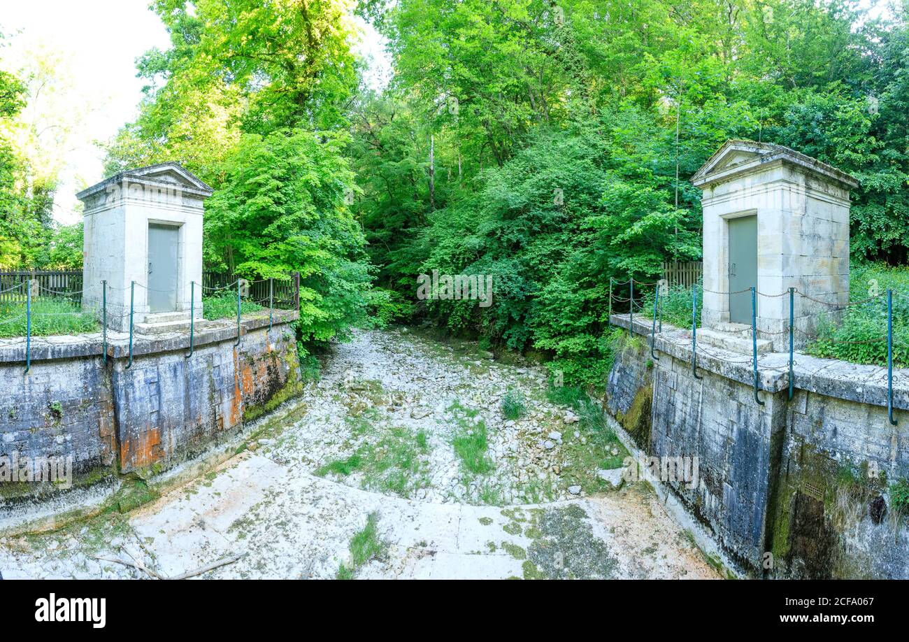France, Côte d’Or, Réserve naturelle régionale du Val Suzon, Etaules, Foret Domaniale de Val Suzon, Parc Jouvence, lit de la rivière sèche de Suzon // France, Côte d’Or Banque D'Images France, Côte d’Or, Réserve naturelle régionale du Val Suzon, Etaules, Foret Domaniale de Val Suzon, Parc Jouvence, lit de la rivière sèche de Suzon // France, Côte d’Or Banque D'Images