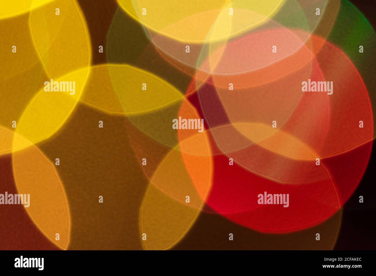 Résumé bokeh noël lumières fond avec des couleurs jaune, orange, vert et rouge Banque D'Images