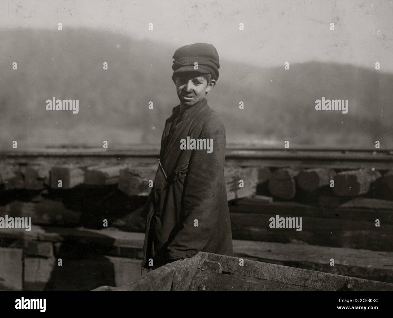 Harley Bruce. Un jeune garçon à l'accouplement d'tipple de mine, de l'Indian Mountain Proctor Coal Co., près de Jellico, Tenn. Banque D'Images