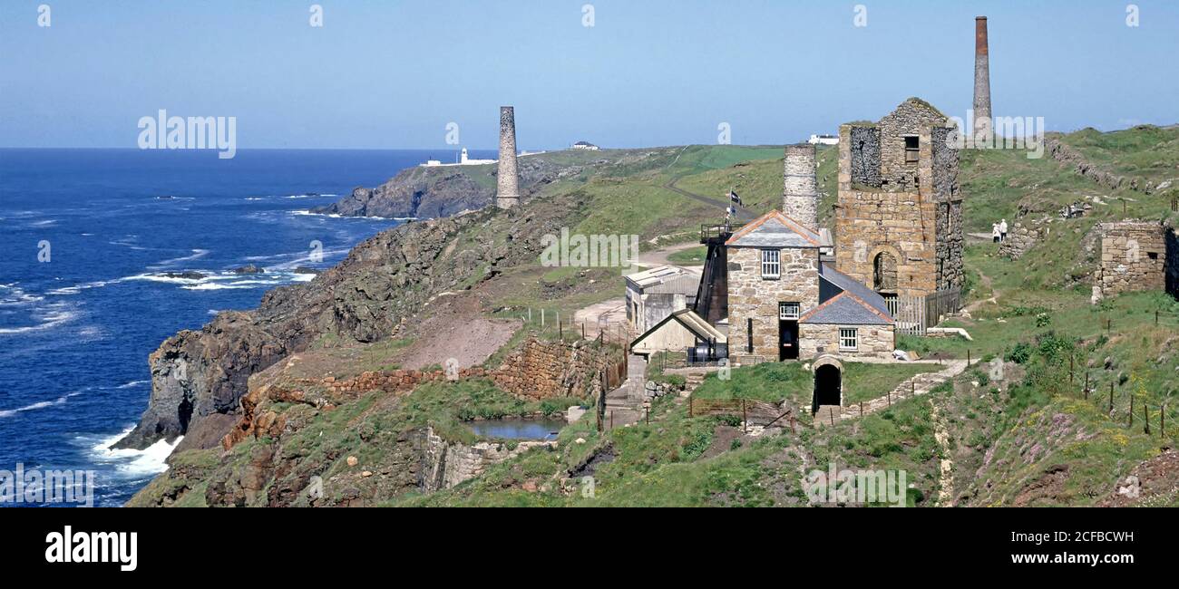 Ancienne mine industrielle Levant Cooper et faisceau de vapeur restaurés Moteur site classé au patrimoine mondial de l'UNESCO dans le paysage de la côte rocheuse près Pendeen Cornwall Royaume-Uni Banque D'Images