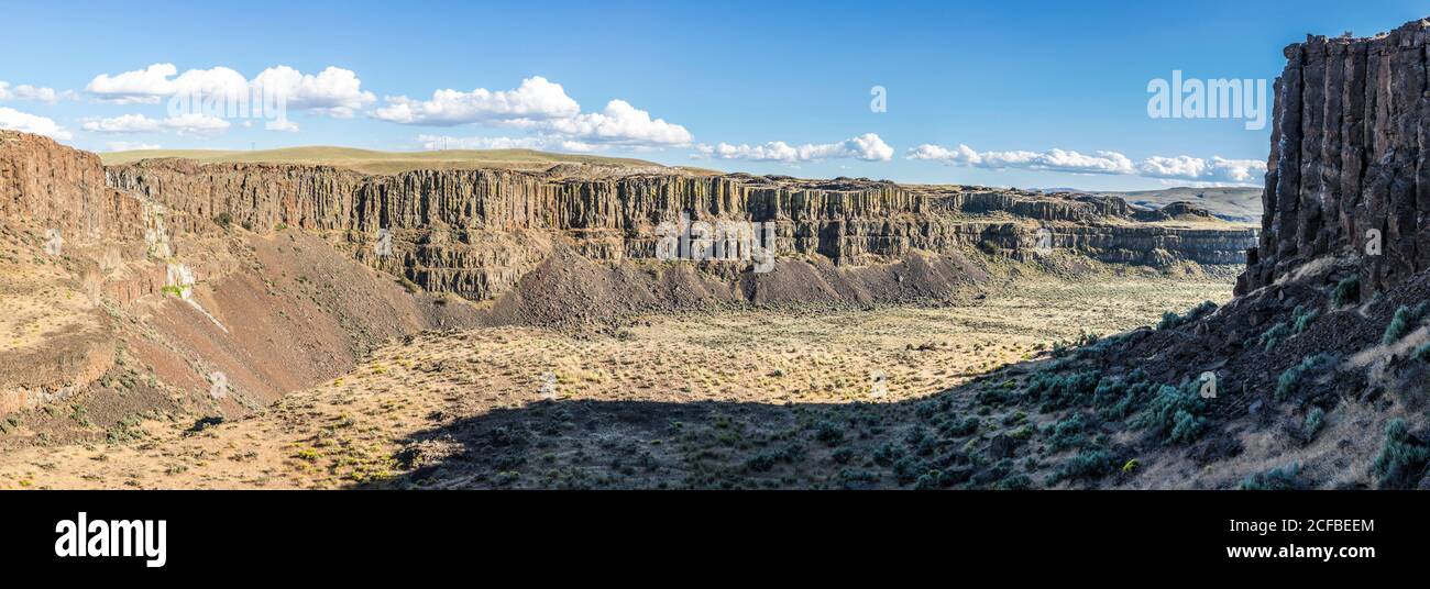 Un paysage rocheux désertique. Echo Basin, est de Washington, États-Unis. Banque D'Images