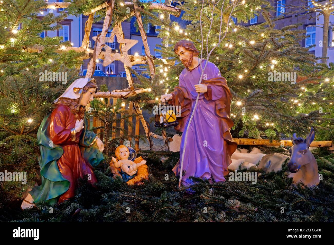 Berceau de Noël à Saarburg, Sarre, Rhénanie-Palatinat, Allemagne Photo  Stock - Alamy