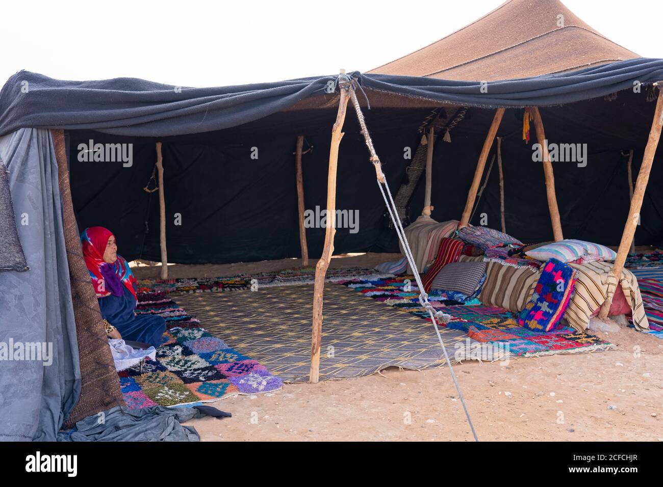 Sous la tente bedouin Banque de photographies et d'images à haute  résolution - Alamy