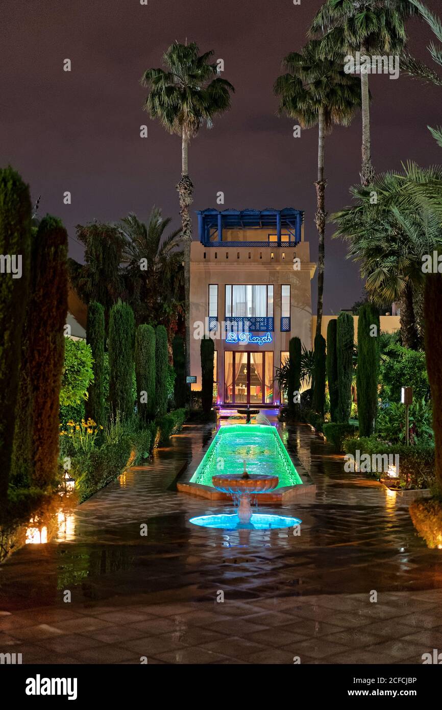 Jardin arabe, Hôtel Marriott le Méridien n'FIS, Marrakech, Maroc, nuit,  éclairage Photo Stock - Alamy
