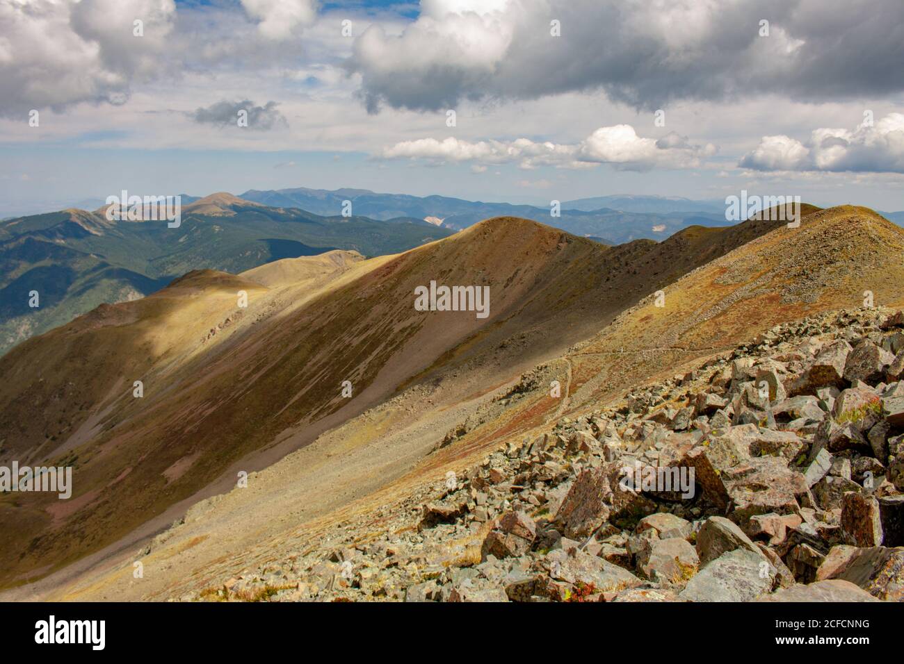 Vue sur la chaîne de montagnes Sangre de Cristo depuis Wheeler Peak à Taos, Nouveau-Mexique, États-Unis Banque D'Images