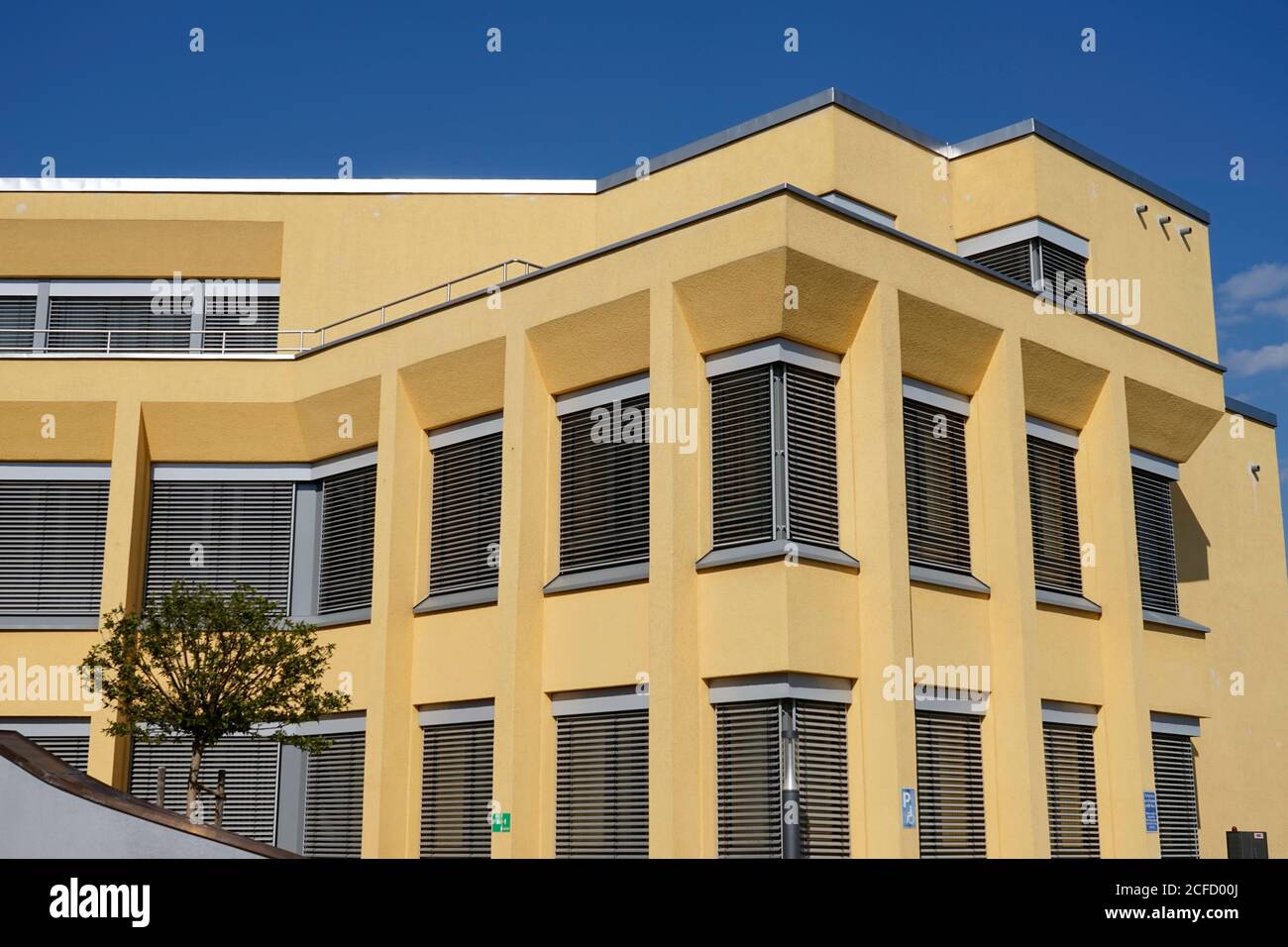 Allemagne, Bavière, haute-Bavière, quartier Altötting, immeuble de bureaux moderne, façade, protection solaire, stores Banque D'Images