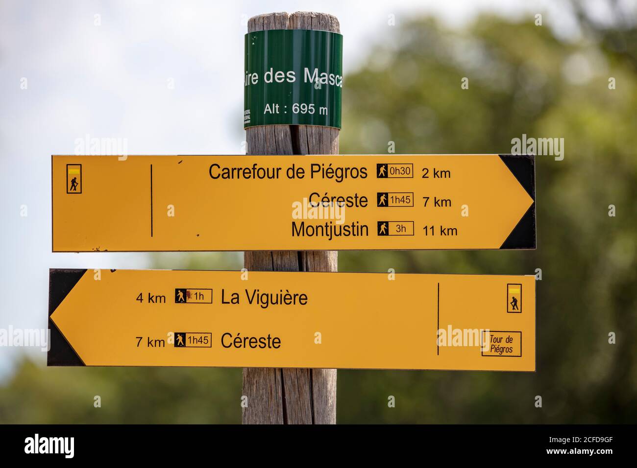 Panneau de randonnée au Col de l'aire dei Masco, Cereste, Alpes-de-haute-Provence, France Banque D'Images